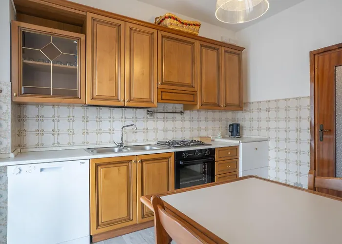 Spacious With Panoramic View *